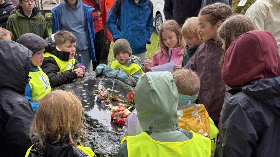 Lenke til artikkel: Vevelstad skole minnes Kong Harald V