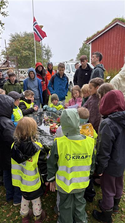 Lenke til artikkel: Vevelstad skole minnes Kong Harald V